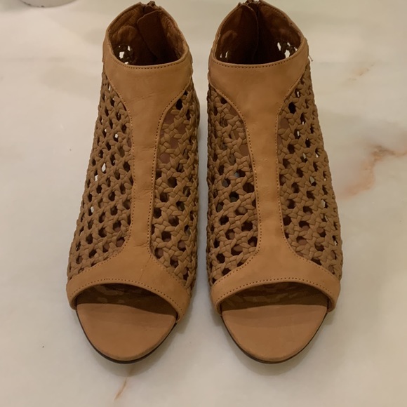 Sundance Leather Woven Peep Toe Delphia Sandal Caning Size 38 - Picture 3 of 13